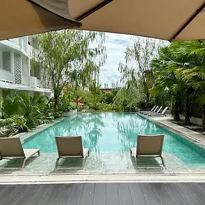 Aparthome At Rose Apple Square Apartment *