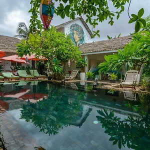 Hak Huot Hotel 4*