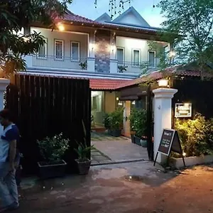 Hotel Nika's House