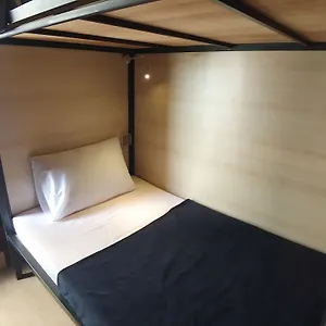 Отель Cozycloud Backpackers 2*