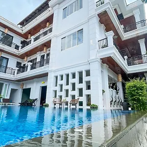 Hotel The Center Point 4*