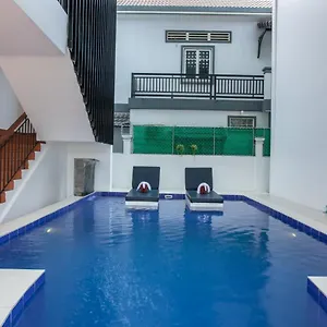 Saravuth & Hotel